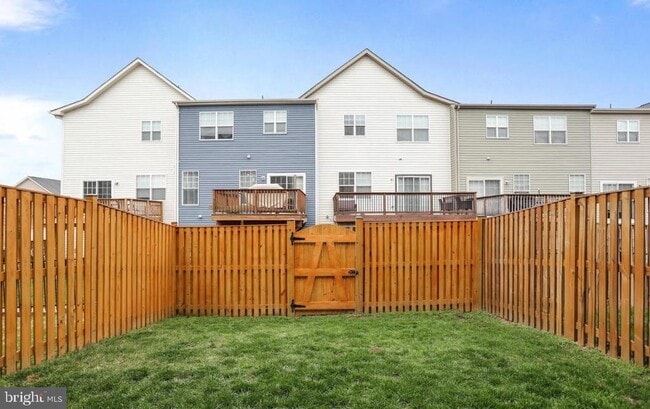 Building Photo - 105 Pintangle Ct