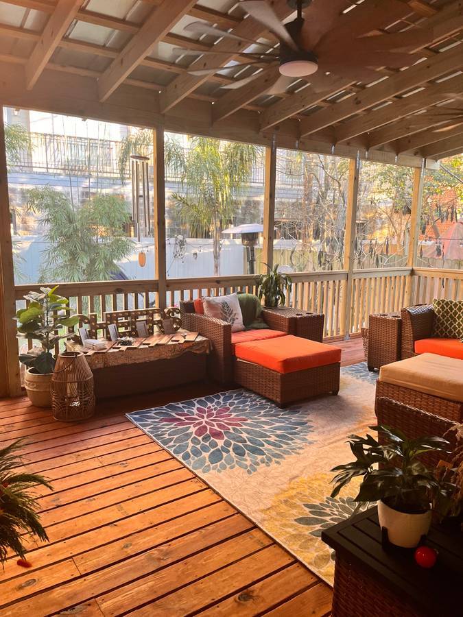 Building Photo - 620 S Lopez St