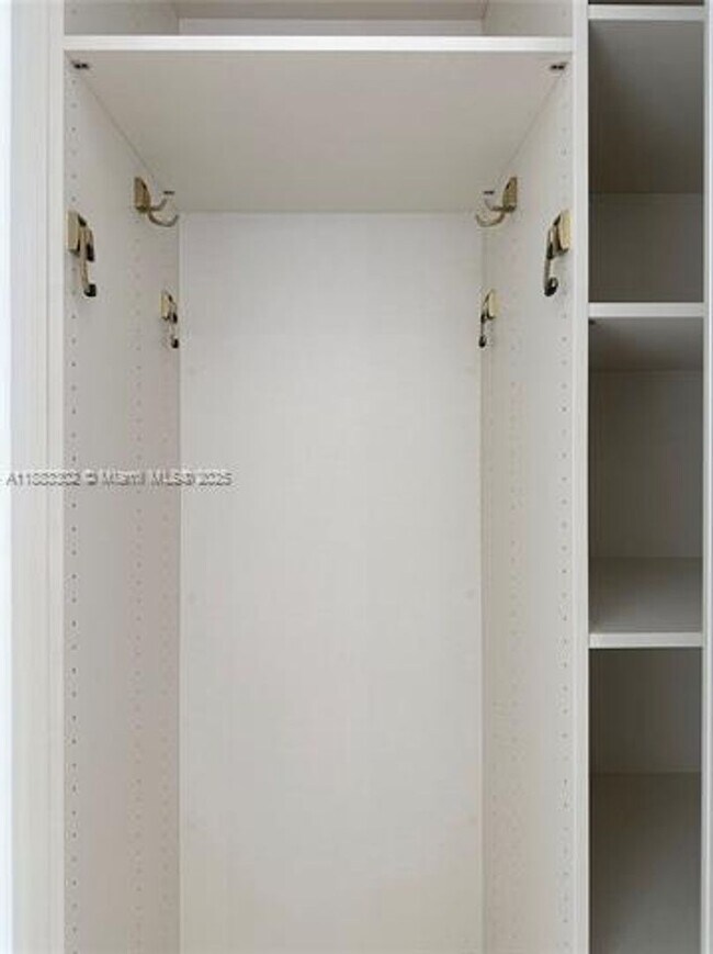 Building Photo - 2655 S Bayshore Dr