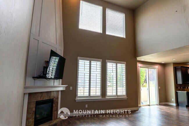 Building Photo - 3953 Sand Lake Dr