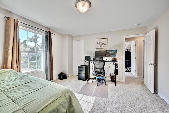 Building Photo - 19 Mel Lawn Dr