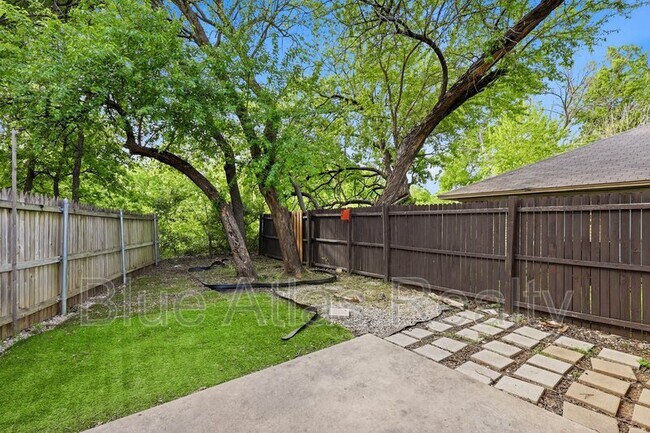 Building Photo - 3313 Gardenview Cir