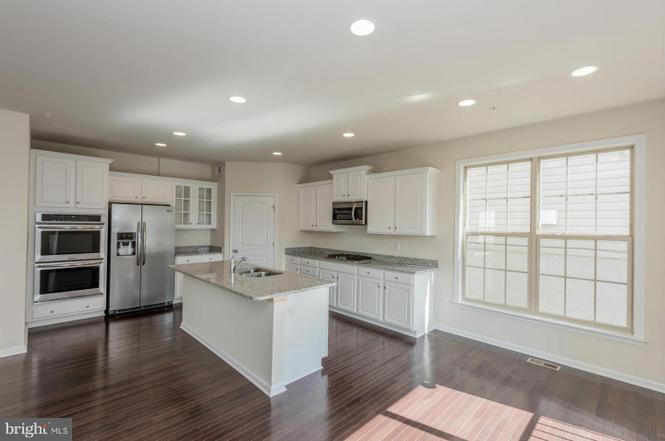 Building Photo - 2302 Grove Hurst Ln
