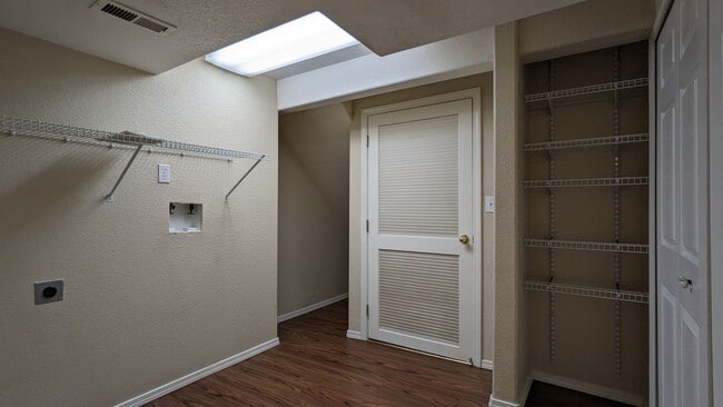 Building Photo - Large 4 Bed 3.5 Bath in Stetson Hills