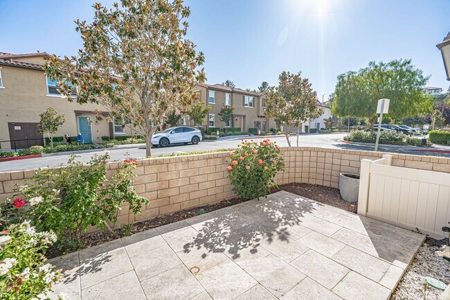 Building Photo - West Creek 3 Bedroom Condo for Rent in Val...