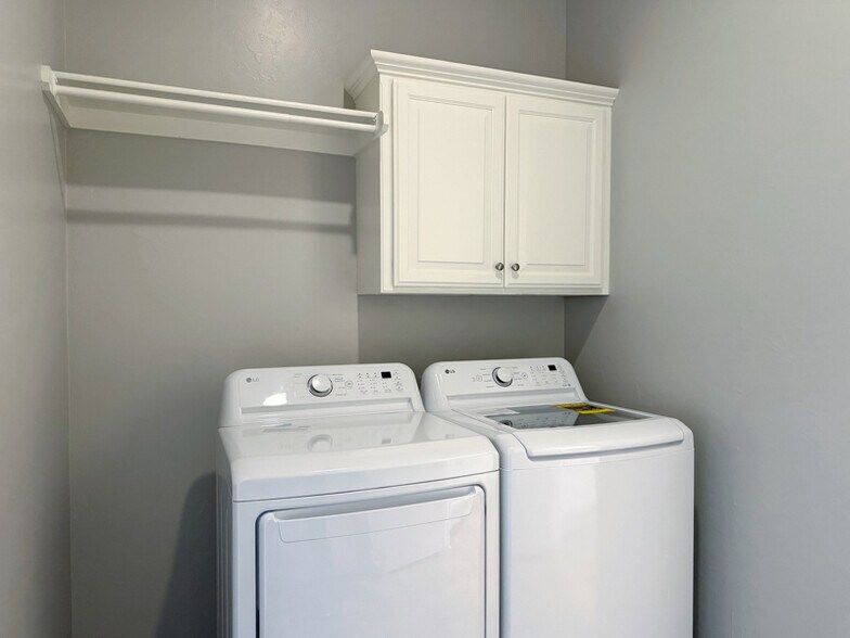 Building Photo - 17040 Hardwood Pl