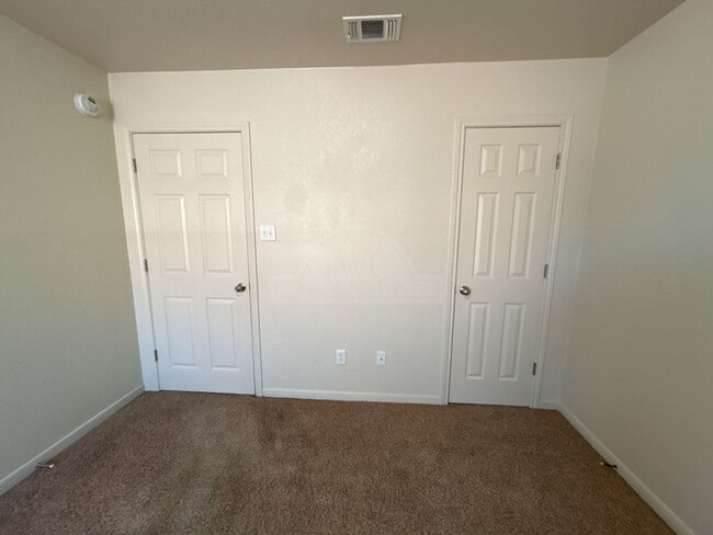 Building Photo - 1405 Cinch Dr