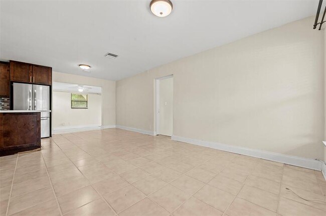 Building Photo - 1524 NW 18th Ct