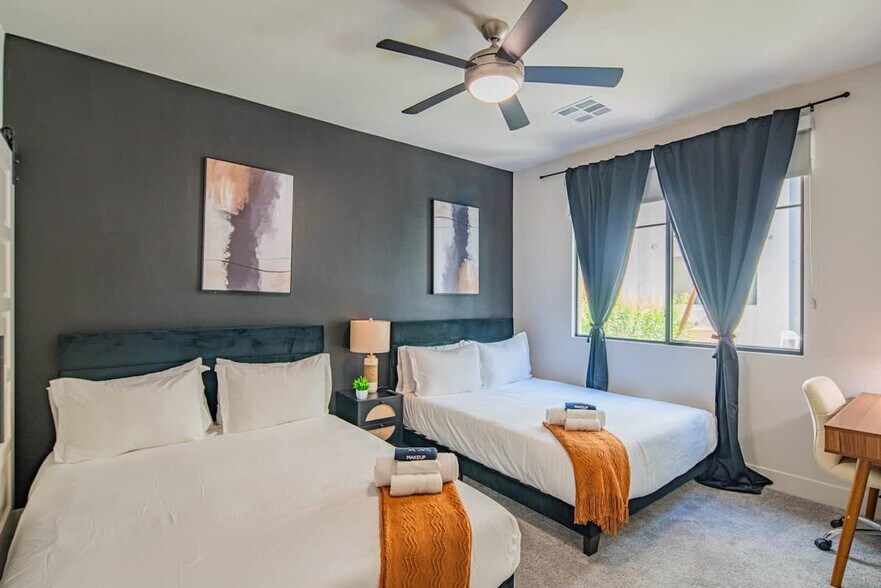 Building Photo - 15501 N Dial Blvd