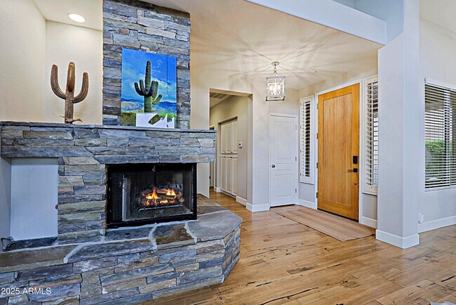 Building Photo - 6939 E Bramble Berry Ln