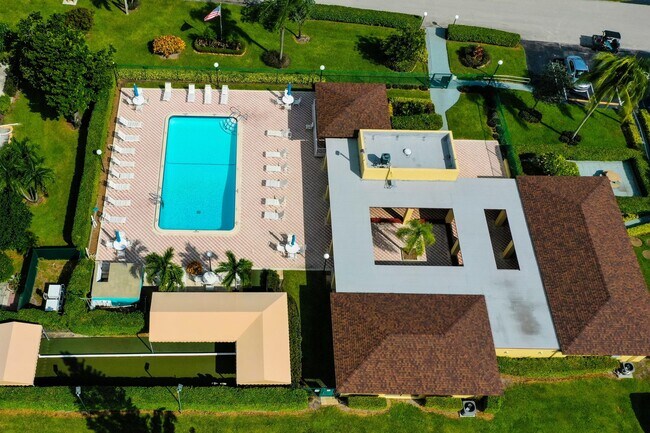 Building Photo - 2331 Croton Ln