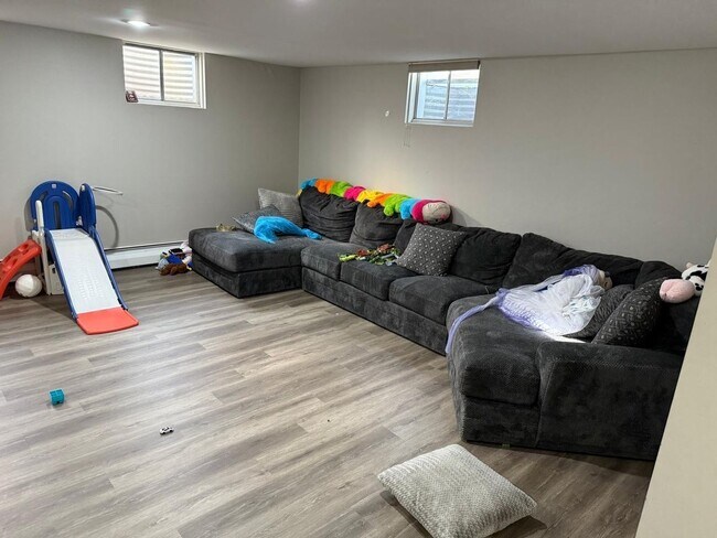 Building Photo - Spacious 5BR House in Denver