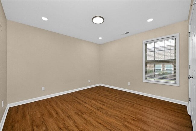 Building Photo - 3 Bedroom, 2 Bath home.