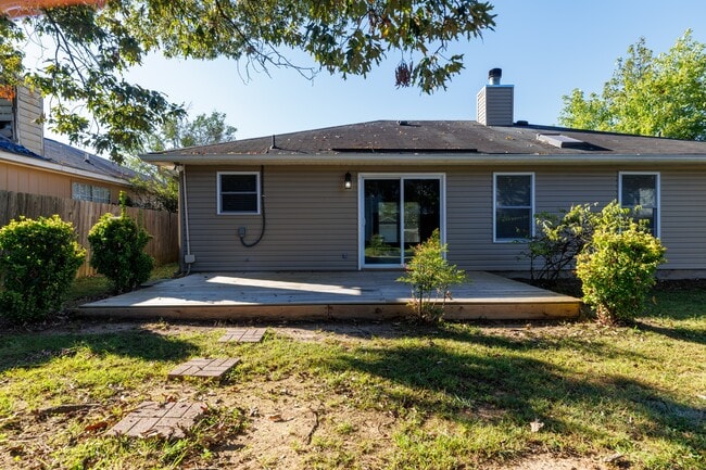 Building Photo - 208 Mountain Creek Dr