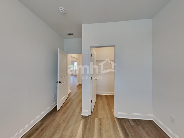 Building Photo - 30 Hickory Ct