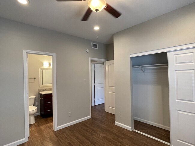 Building Photo - 6500 Harbor Town Dr