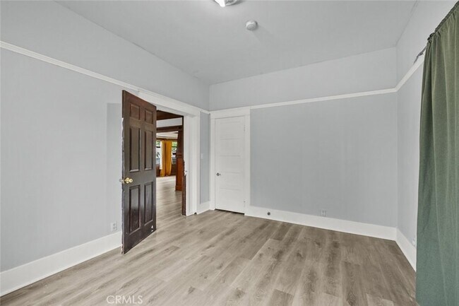 Building Photo - 1549 N Kingsley Dr