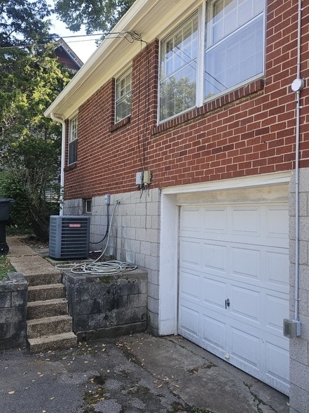 Building Photo - 2502 Woodlawn Dr