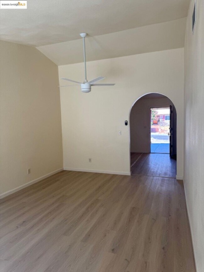 Building Photo - 3323 Blythe Dr