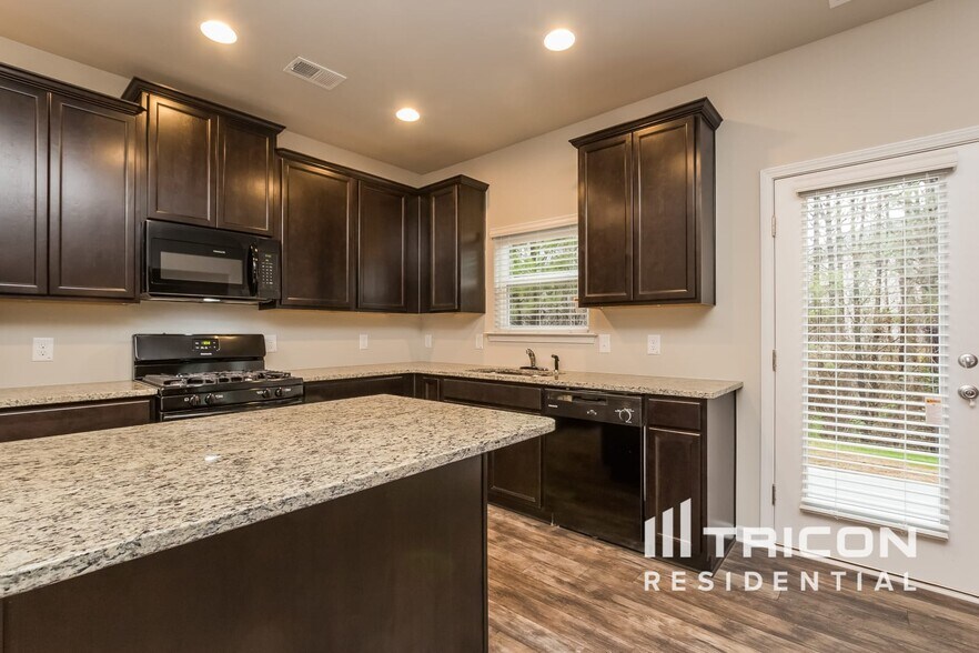 Building Photo - 47 Thorndale Ct