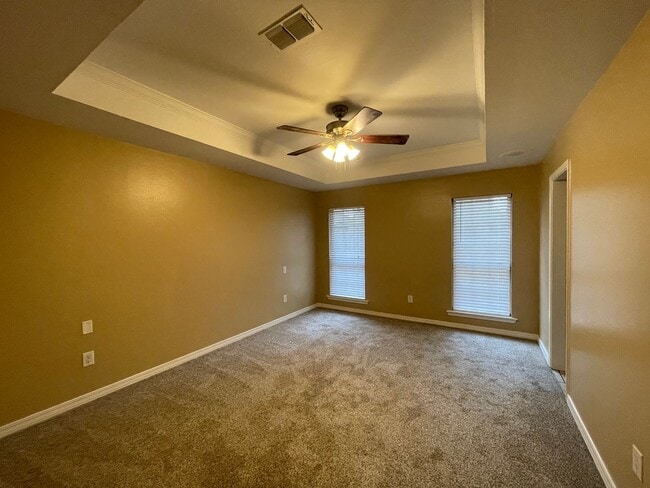 Building Photo - Stockwell Area! A Must See Today!