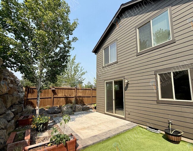 Building Photo - 63151 Black Powder Ln
