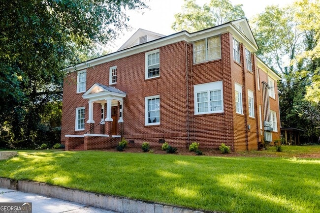 Building Photo - 111 E Screven St