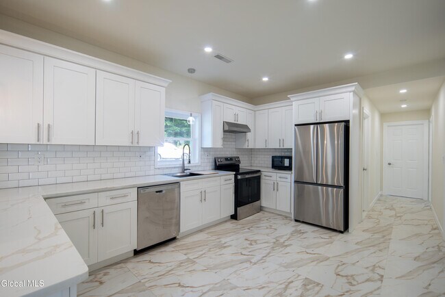Building Photo - 489 Grooms Rd