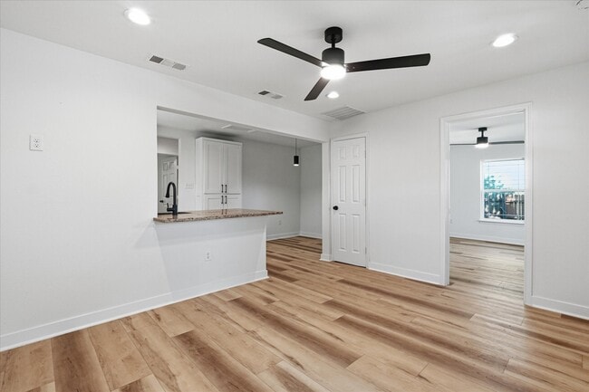 Building Photo - 5616 Wellesley Ave