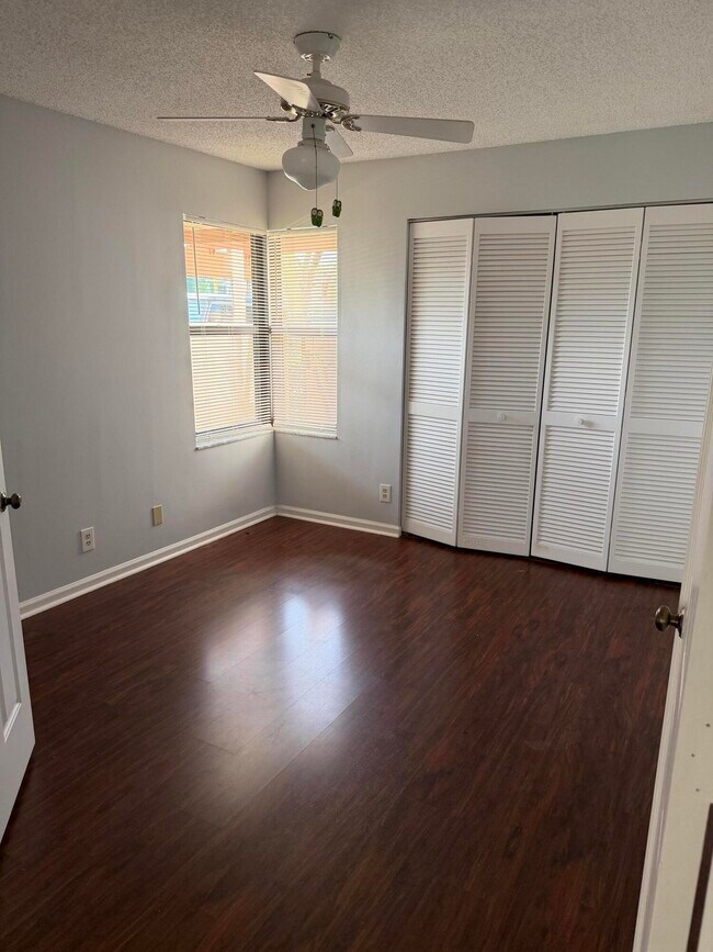 Building Photo - 12628 Shoreline Dr