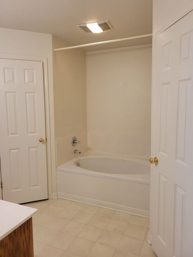 Building Photo - Newly Remodeled 4 BR 2 Bath Next to Harker Heights Community Park!