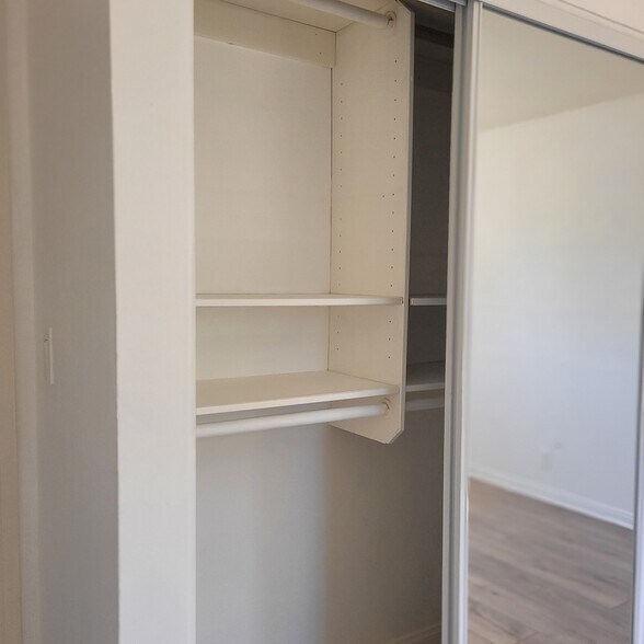 Building Photo - 639 Calle Tulipan