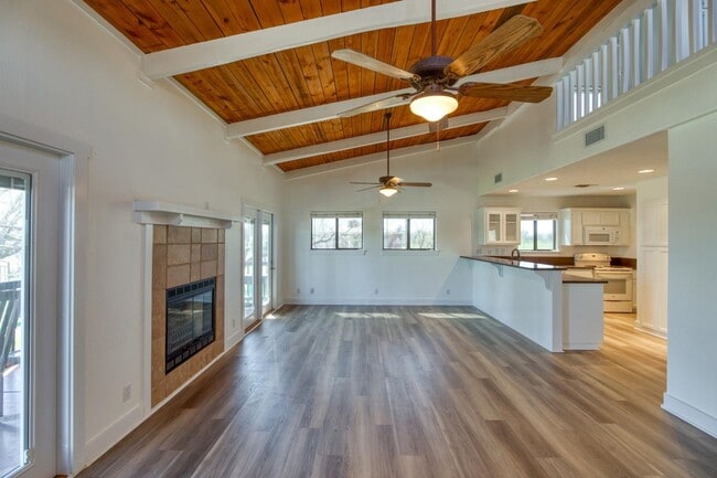 Building Photo - 758 Sandy Mountain Dr