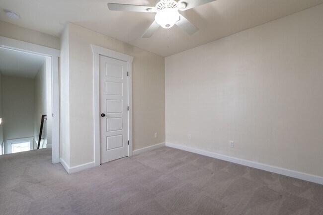 Building Photo - MOVE IN READY 3 Bedroom in the Heart of Western Branch!