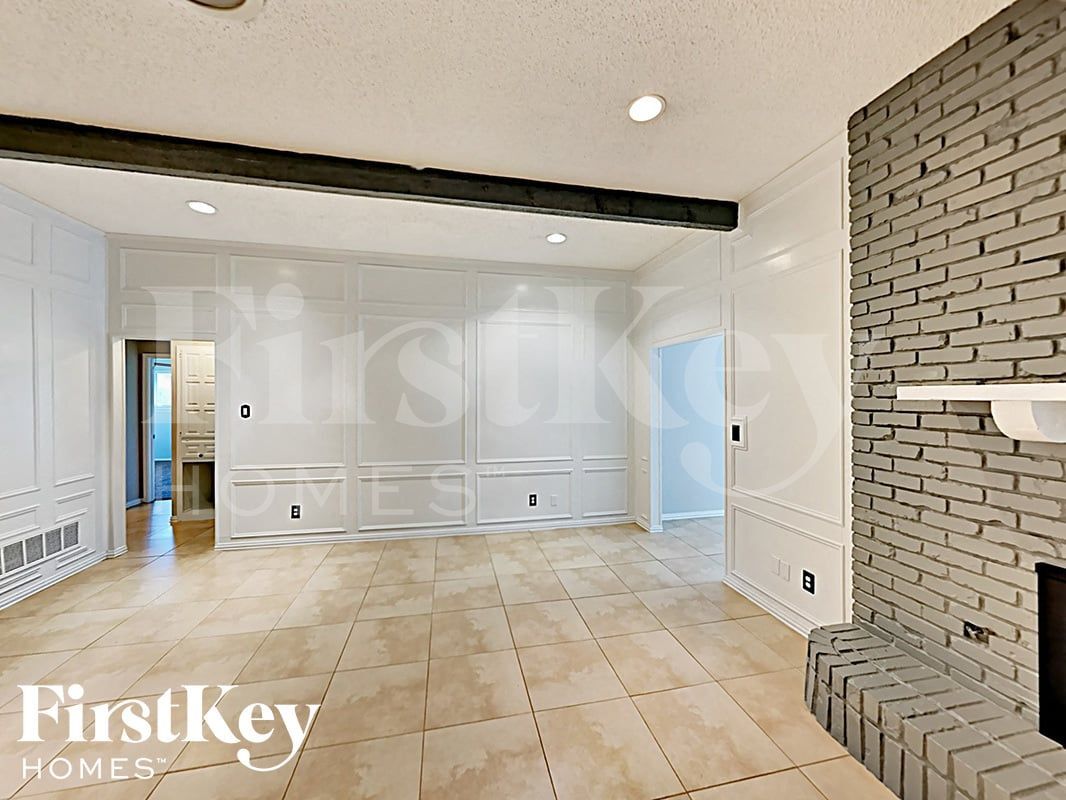 Building Photo - 1852 Rhinevalley Dr