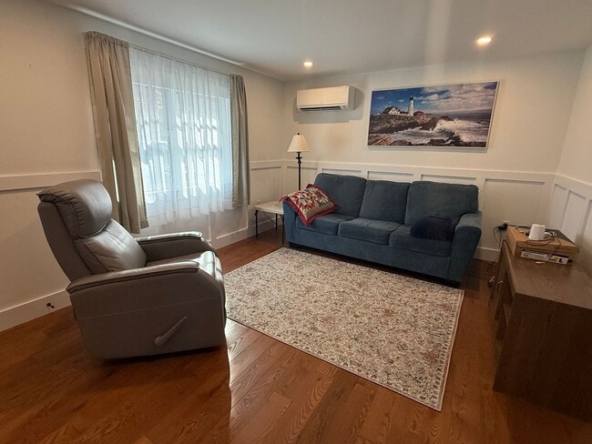 Primary Photo - 1 Hillrise Ln