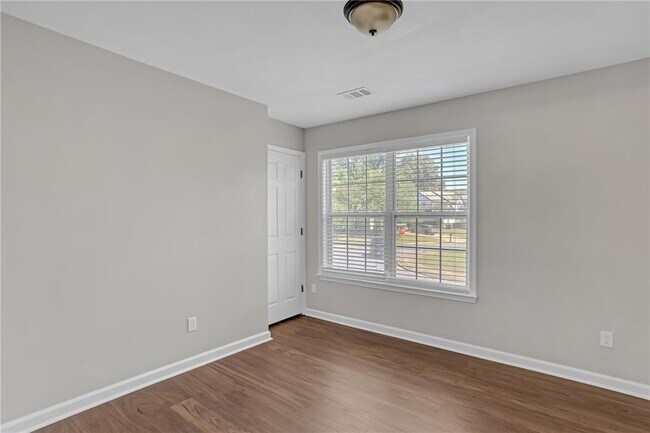 Building Photo - 3527 Chastain Glen Ln NE