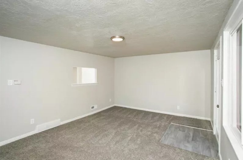 Building Photo - 12 E 400 N