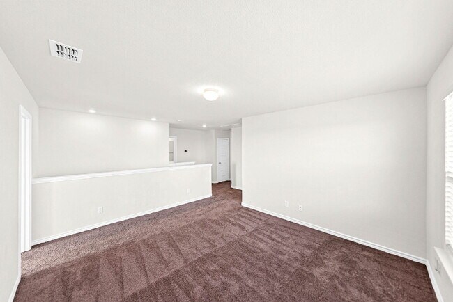 Building Photo - 1 MONTH FREE RENT WITH 18 - 24 MONTH LEASE!!! AVAILABLE THROUGH MARCH ONLY!