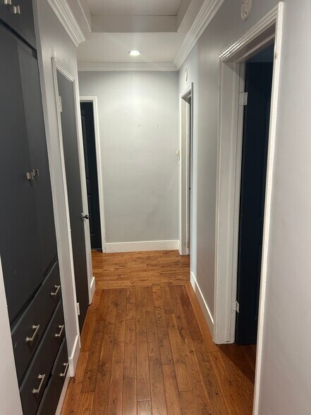 Building Photo - 14 N Alboni Pl