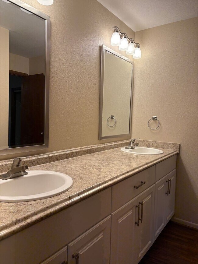 Building Photo - 3109 Forysthia Blvd - 3 bed 3 bath Home