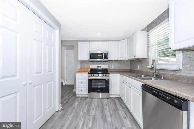 Building Photo - 12284 Bandera Ln