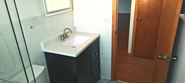 Building Photo - 2412 N 76th Ave