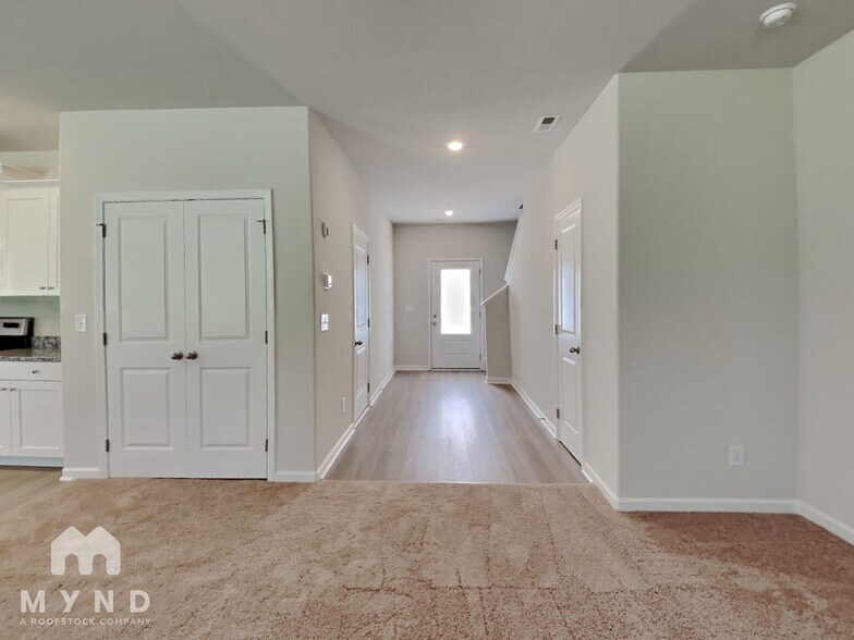 Building Photo - 141 Taverners Ln