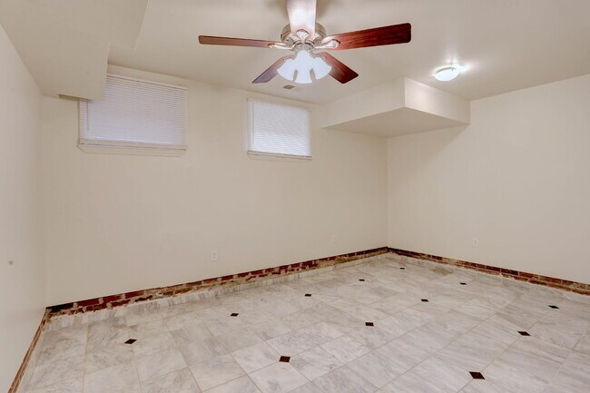 Building Photo - 2020 N Calvert St