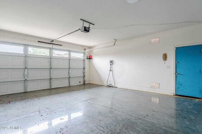 Building Photo - 2744 E Donato Dr