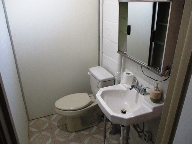 Building Photo - 502 E Willow St