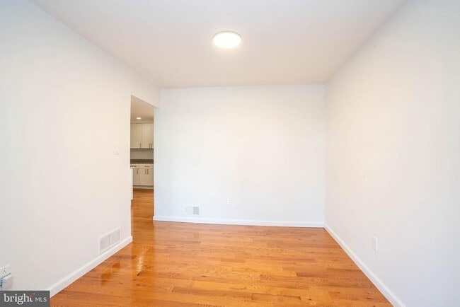 Building Photo - 5 Balamor Ln