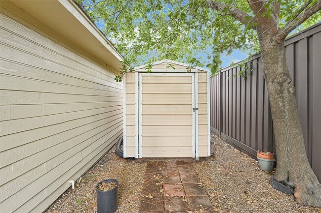 Building Photo - 4314 Amber Lake Dr