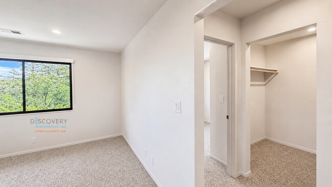Building Photo - 130 Kell Ct
